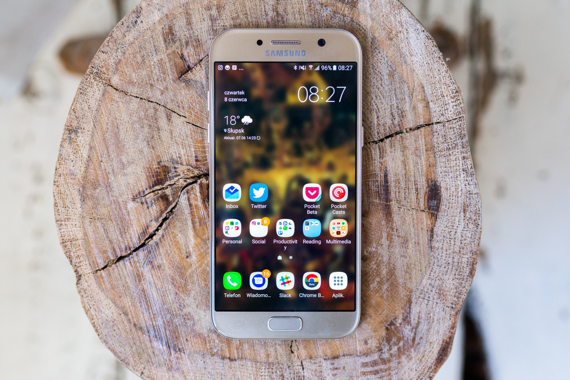 Хорошим выбором также станет Samsung Galaxy A5 (2017)